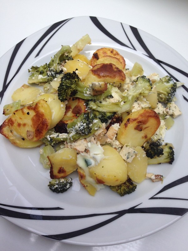 RECEPT: Zapečené smetanové brambory s brokolicí a tofu